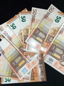 تحلیل یورو در بازار فارکس؛ مسیری برای تحلیل دقیقتر 1 یورو در بازار فارکس